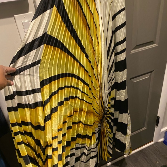 Formula Halter Formal Yellow, Black, & White Gown - Picture 3 of 8